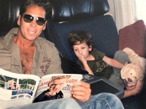 A pesar de la significativa diferencia de edades, el llamado diamante negro. Él es el hijo adolescente de Roberto Palazuelos que es ...