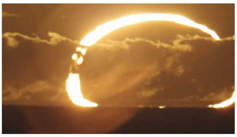 Matahari terbit berlaku sebelum matahari sebenarnya sampai ke ufuk kerana imej matahari dibiaskan oleh atmosfera bumi. Bilamana Matahari Terbit dari Arah Barat, Akan Keluar ...