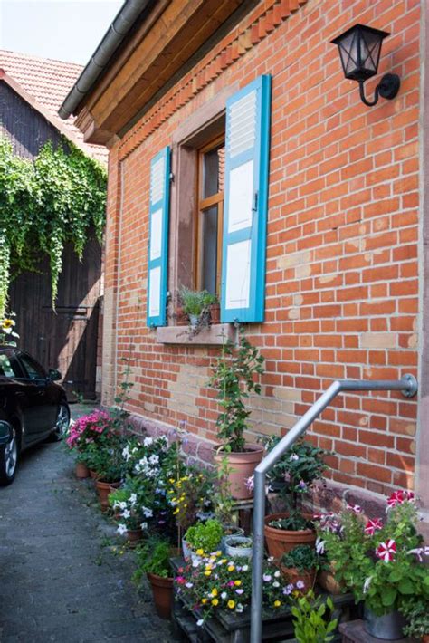 Auf der großen liegewiese finden sie bequeme liegen vor, die das. Hof Bauernhof wildes Gartenherz | Garten, Stauden ...
