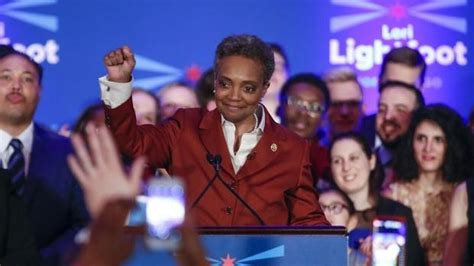 On a tip from mr. Lori Lightfoot schrijft geschiedenis als eerste Afro ...