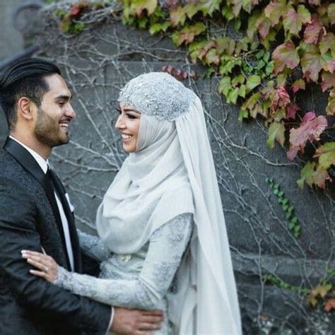 Finde dein brautkleid online ♥ jetzt mit gratis videoberatung! Welches von den Hochzeitskleidern findet ihr am schönsten ...