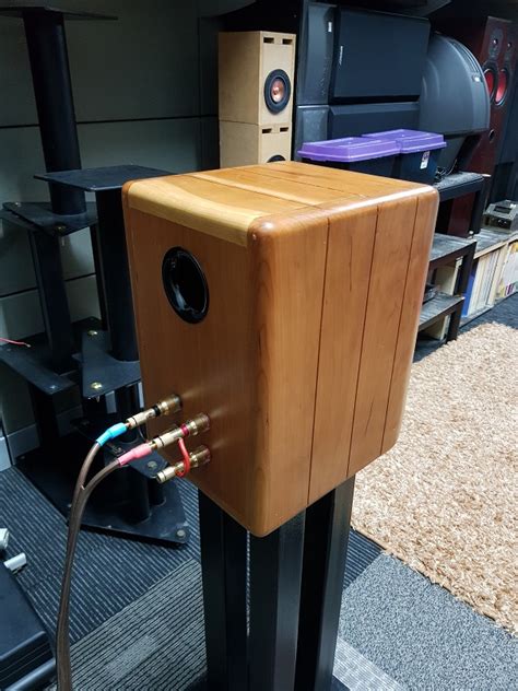 However, the localization of images could be sharper. Swans classic M1 Monitor speaker (Used)