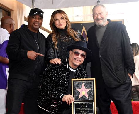 Ice T Mariska Hargitay Hollywood Walk Of Fame Ceremony Walking Walks Hiking