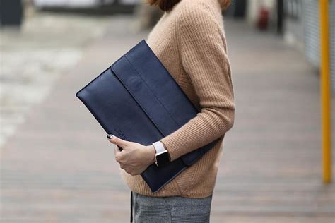 This Magnetic Laptop Sleeve Comes In Four Gorgeous Colors