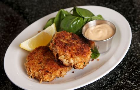 Crab Cakes With Remoulade Sauce Foodom