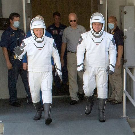 Space X Suit 2 Us Astronauts Suit Up For Historic Spacex Launch The