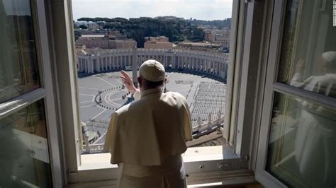 Pope Francis Gives His Blessing To An Eerily Empty St Peter S Square Youtube