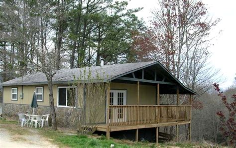 Nestled up against the great smoky mountains national park, our smoky mountain cabins feature magnificent and beautiful views of the smokey mountains. Cabin Rental near Great Smoky Mountain National Park