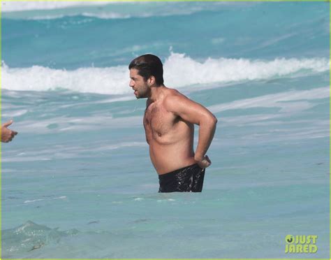 Days after welcoming his first child with wife paige o'brien, the drake peck, 32, shared a photo of himself shirtless while cradling his newborn son, max milo peck, on. Josh Peck Goes Shirtless at the Beach in Mexico: Photo ...