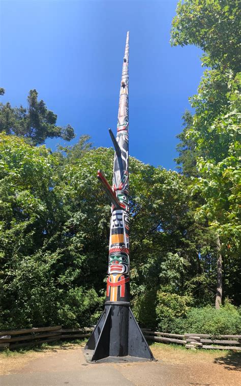 Worlds Tallest Totem Pole Circle Dr Victoria Bc Historical Places