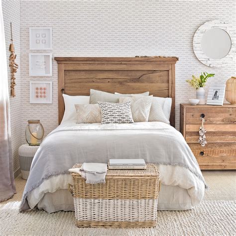 The type of style should be put in mind before making a purchase on anything related to your bedroom. Beach themed bedrooms - Coastal bedrooms - Nautical bedrooms