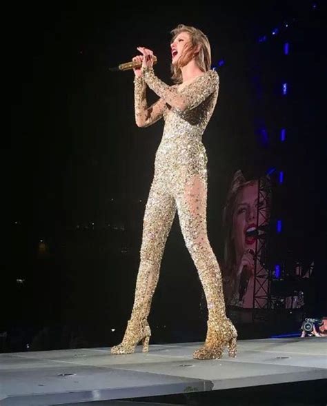 Taylor Swift Singing Out Of The Woods At The 1989 Tour In Tampa