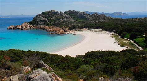 Italy, siniscola, via isola di budelli, 13. Estate e cafoni in Sardegna: Ceffone a custode Spiaggia Rosa!