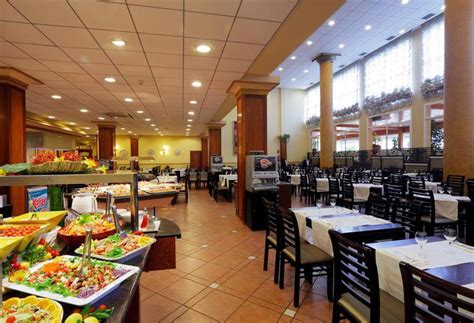 Sin tasas de agencia por usar nuestro servicio, las canguros y niñeras indican su tarifa y precio, y usted negociará directamente con ellas la remuneración, sin costes suplementarios o comisiones. Palas Pineda Hotel en La Pineda | Destinia