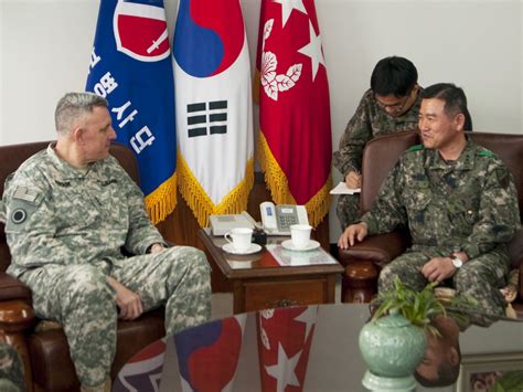 Eighth Army Commander Visits Republic Of Koreas 17th Id Article