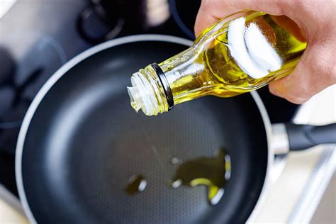 Cooking Oil Pouring Stock Photos Pictures And Royalty Free Images Istock