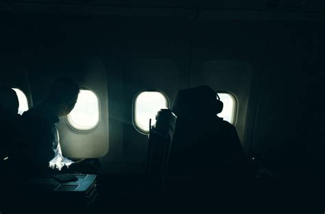The 3 Mean Reasons Why Flight Attendants Dim Airplane Lights During