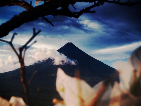 Mayon Volcano By 0hromeo On Deviantart