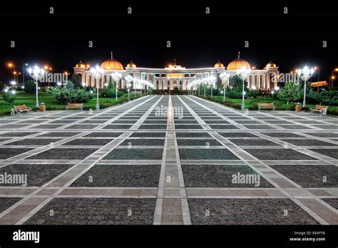 El Palacio Presidencial El Monumento De La Independencia Ashgabat