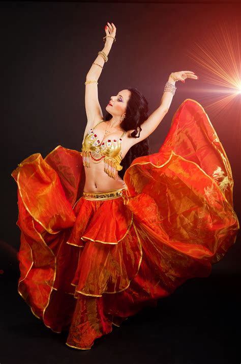 Dubai Belly Dancing Is A Traditional Dance Of Arab It S One Of The Best Live Entertainments On