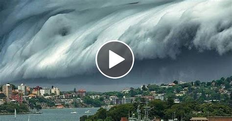 Mind Blowing Largest Tsunami Waves Caught On Tape Eyes And Ears In