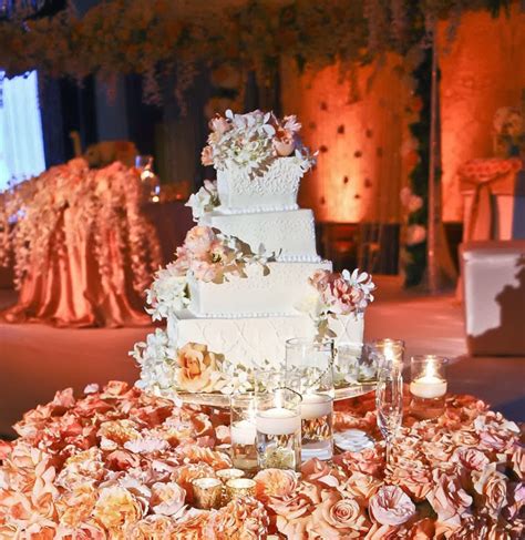 Fabulous Wedding Cake Table Ideas Using Flowers Belle The Magazine