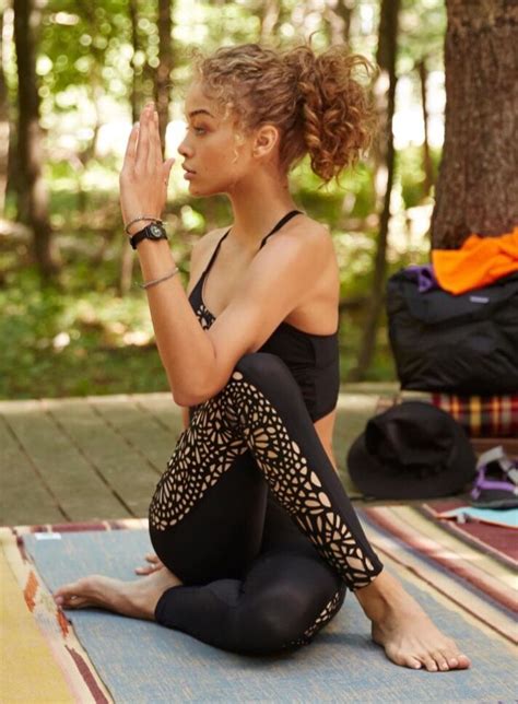Top 5 Trending Yoga Looks And Where To Find Them Fotos Yoga