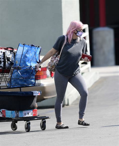 Ariel Winter Went Shopping Without Panties And Bra 24 Photos The