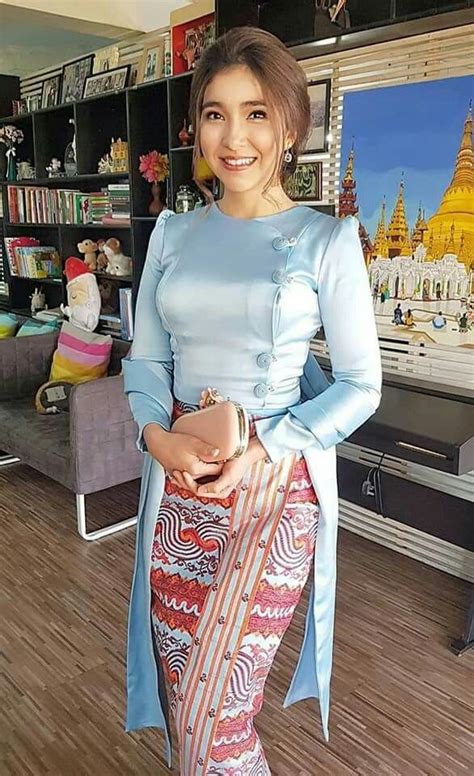 Pin By Cho Cho Win On Mm Design Traditional Dresses Designs Myanmar Dress Design Burmese