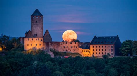 Vollmondaufgang An Der Burg Lichtenberg Foto And Bild Fotos World
