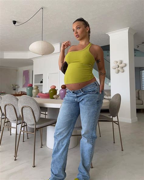 Tammy 🐚 Tammyhembrow • Instagram Photos And Videos In 2022 Fashion Fashion Inspo Mom Jeans