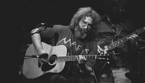 Jerry Garcia See Rare Photos Of The Grateful Dead Legend From The