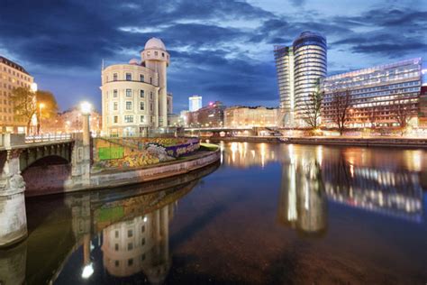 באזור זה נמצאות חלק מהאטרקציות המתויירות ביותר בעיר, בהן ארמון הופבורג, פארק שטדטפארק, בית האופרה, המוזיאון לתולדות האומנות ומוזיאון הטבע. וינה מחוץ למסלול - אוסטריה - מסע אחר