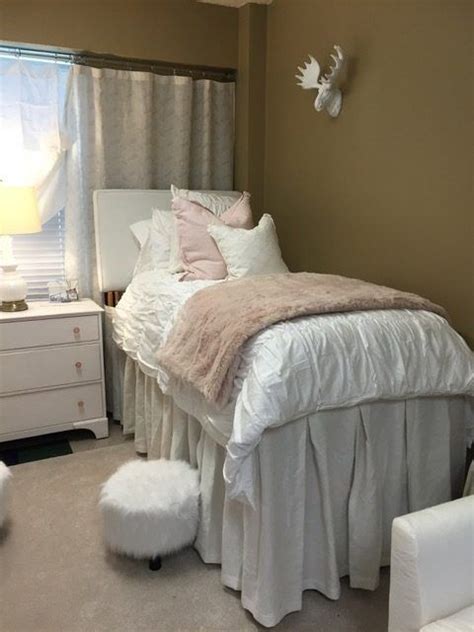 What Every College Freshman Needs To Know About Dorm Room Style Dorm