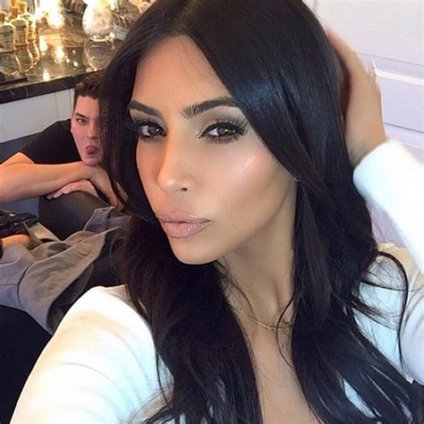Kim Kardashian Revela La Provocadora Portada De Su Libro De Selfies