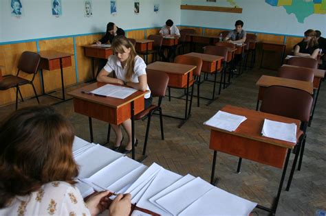 Absolvenții De Liceu Din Județ „experimentați La Limba Română