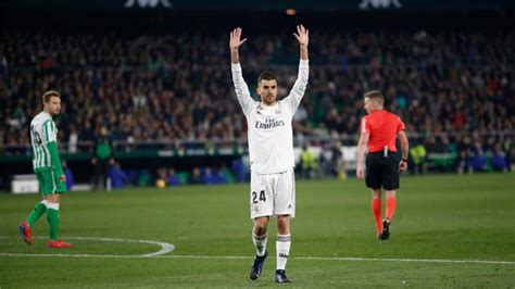 تحوم الشكوك حول إمكانية بقاء الدولي الإسباني، داني سيبايوس، متوسط ميدان فريق ريال مدريد، مع النادي الملكي في الموسم القادم. سيبايوس: لم أطلب الرحيل من ريال مدريد لكنني أريد أن أشعر ...