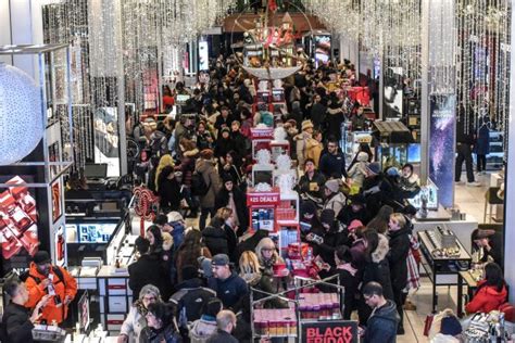 Deals Lure U S Black Friday Shoppers Biggest Sales Gains Online