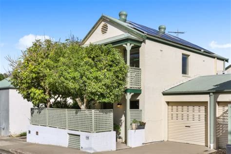 Sydney Auctions Marsfield Townhouse Passed In At 800000 After Dozens