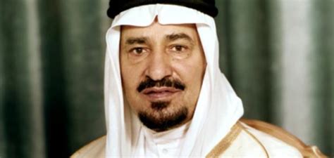 وقريت التفسير وفرحت بتفسيره كان وقتها عمره اربعين يوم وبعد تمام الشهرين مات ولد اخويه باذن الله يحلب لهم الخير بالاخره. نبذة عن الملك خالد - موضوع