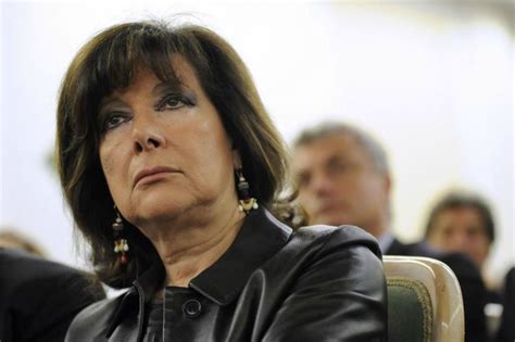 E' una presenza ormai consolidata in importanti fondazioni liriche italiane ed ospite di appuntamenti musicali prestigiosi negli stati uniti. Casellati si difende: "In coscienza, rifarei tutto allo ...