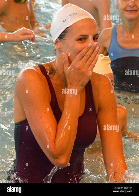Laure Manaudou Ancienne Championne Olympique Nageuse Suit Le Cours D Un Nex Water Sport