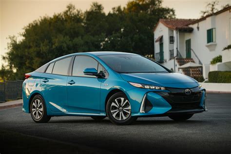 Tesla model 3 versus toyota prius prime © 2019 00crashtest. Toyota Prius Prime získava titul Zelené auto roka 2017 ...