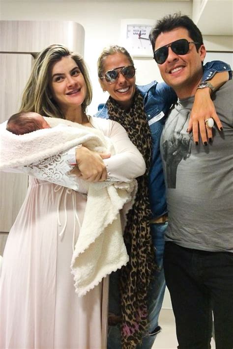 Comienza el torneo y santos se mediran mañana frente a ceará. EGO - Adriane Galisteu visita Valentina e posa com Mirella ...