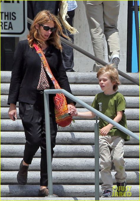 Julia Roberts Natural History Museum With Son Henry Photo 2877787
