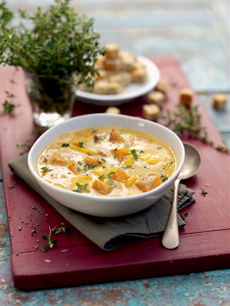 Las migas (a veces llamadas migas de pastor) son un plato típico de pastores con el que se aprovechan las sobras de pan duro, aunque existen también las migas de harina, típicas del sudeste español. Crema de calabaza con pan de maíz - ¡Hola! cocina.