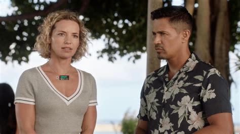 Pomegranate Seed Necklace Worn By Juliet Higgins Perdita Weeks In Magnum Pi S04e04 Spotern