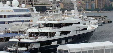 Le patron de lvmh a en effet pu profiter le 6 juin des services de deux plongeurs démineurs de la base de toulon pour trouver. Bernard Arnault | Yachten