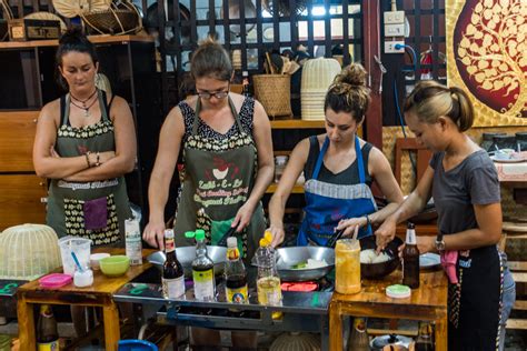 cooking class at zabb e lee thai cooking school in chiang mai wandering the world