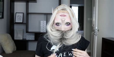 This Upside Down Head Makeup Is Scary Good—heres How To Recreate It